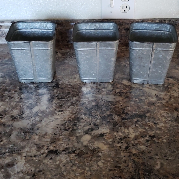 Metal planters set of three - Picture 5 of 9